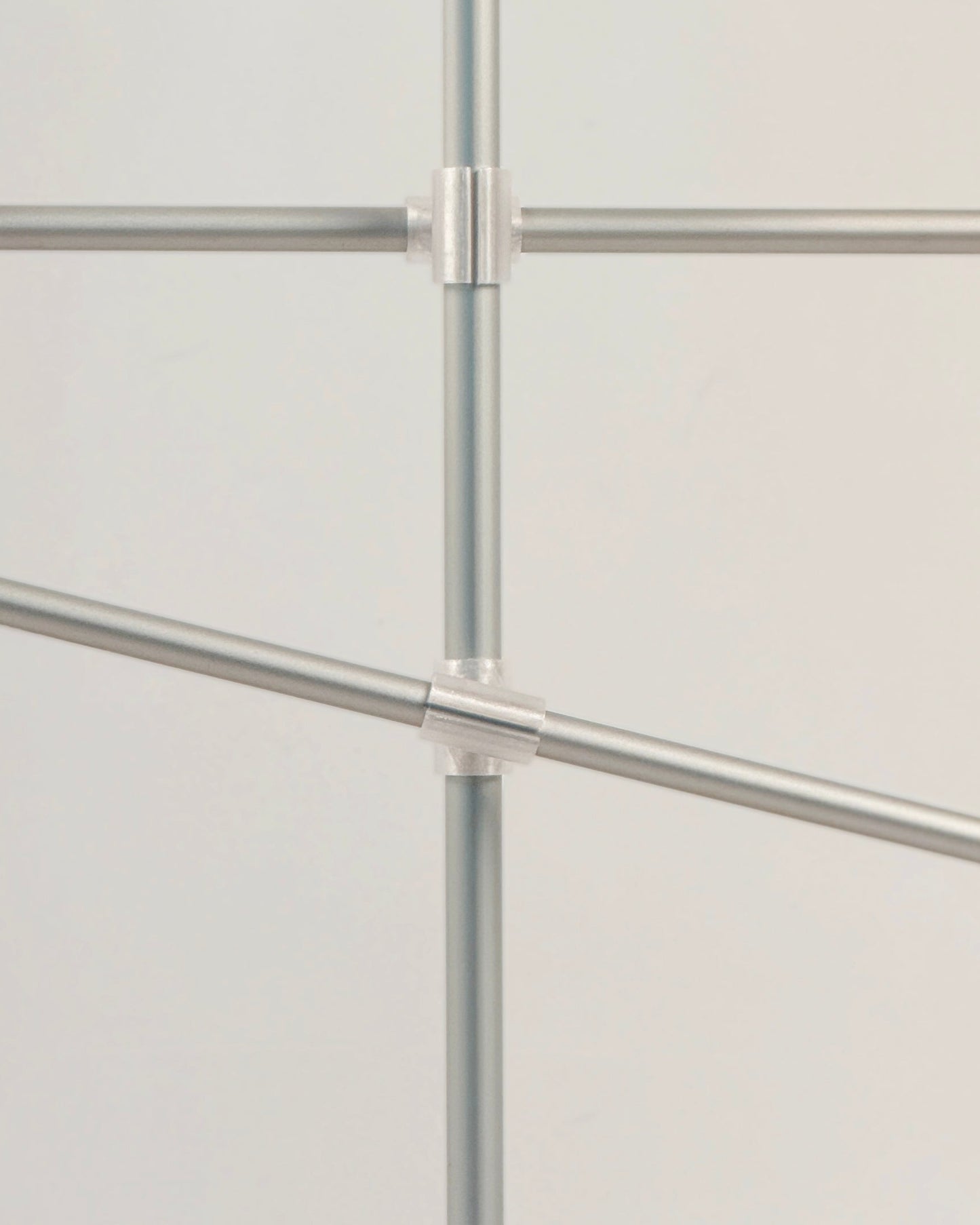 Metal rode with 3D print connector connect with magnet on a light gray background