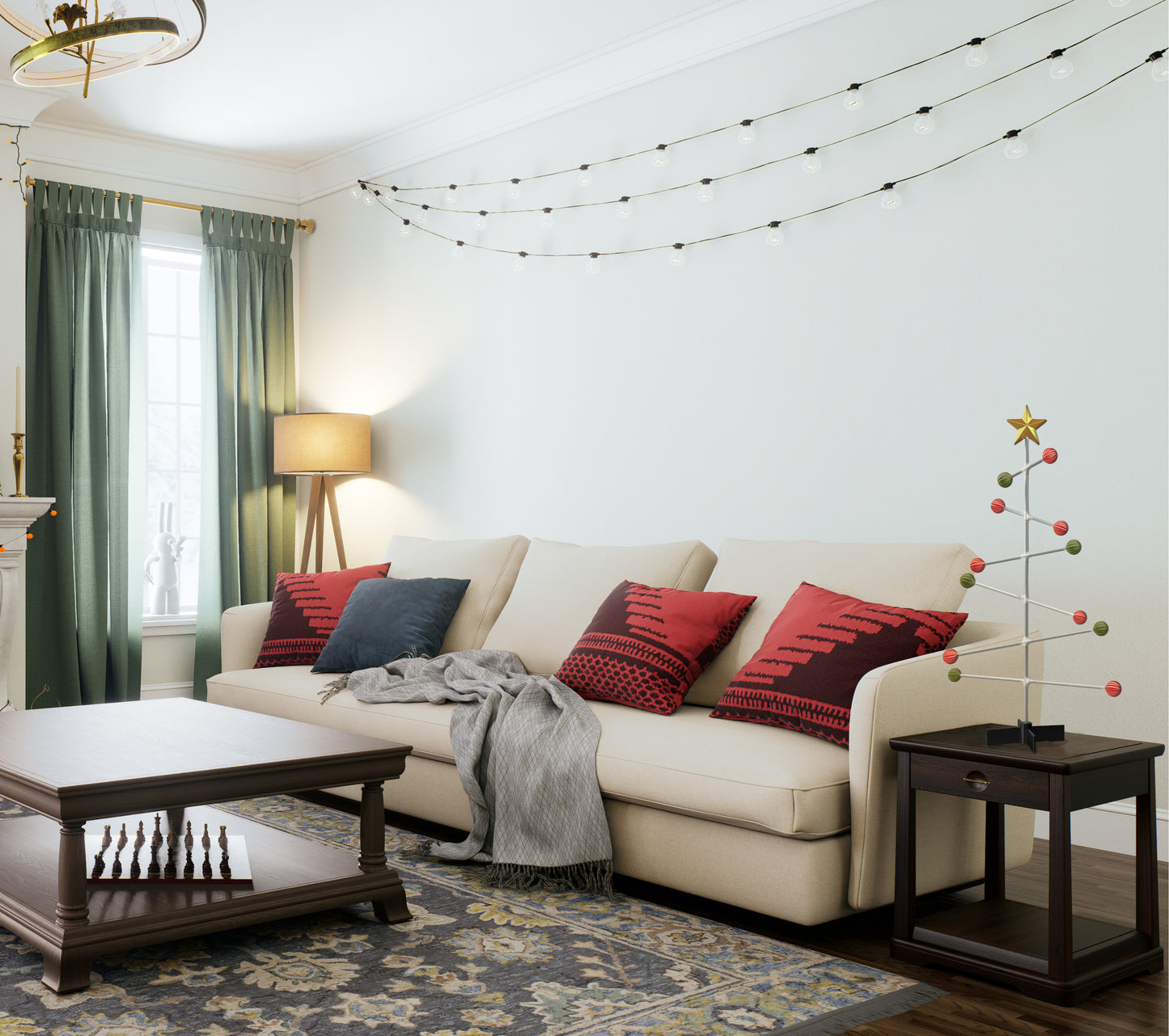 Wohnzimmer mit beigem Sofa, dekorativen Kissen und einem kleinen modularen Weihnachtsbaum.