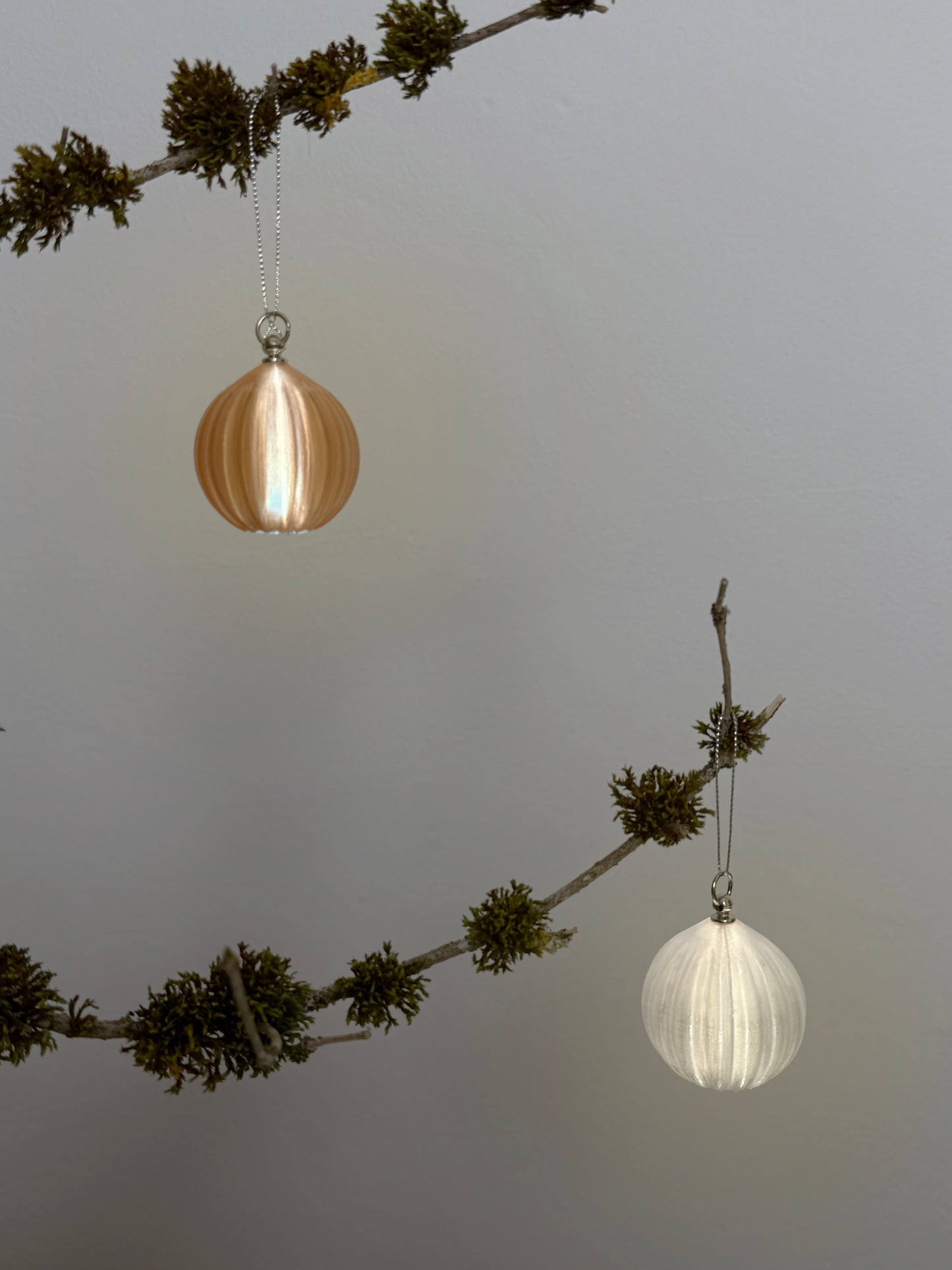 Weihnachtskugel mit LED-Licht – Gerade Linie (2er-Set)