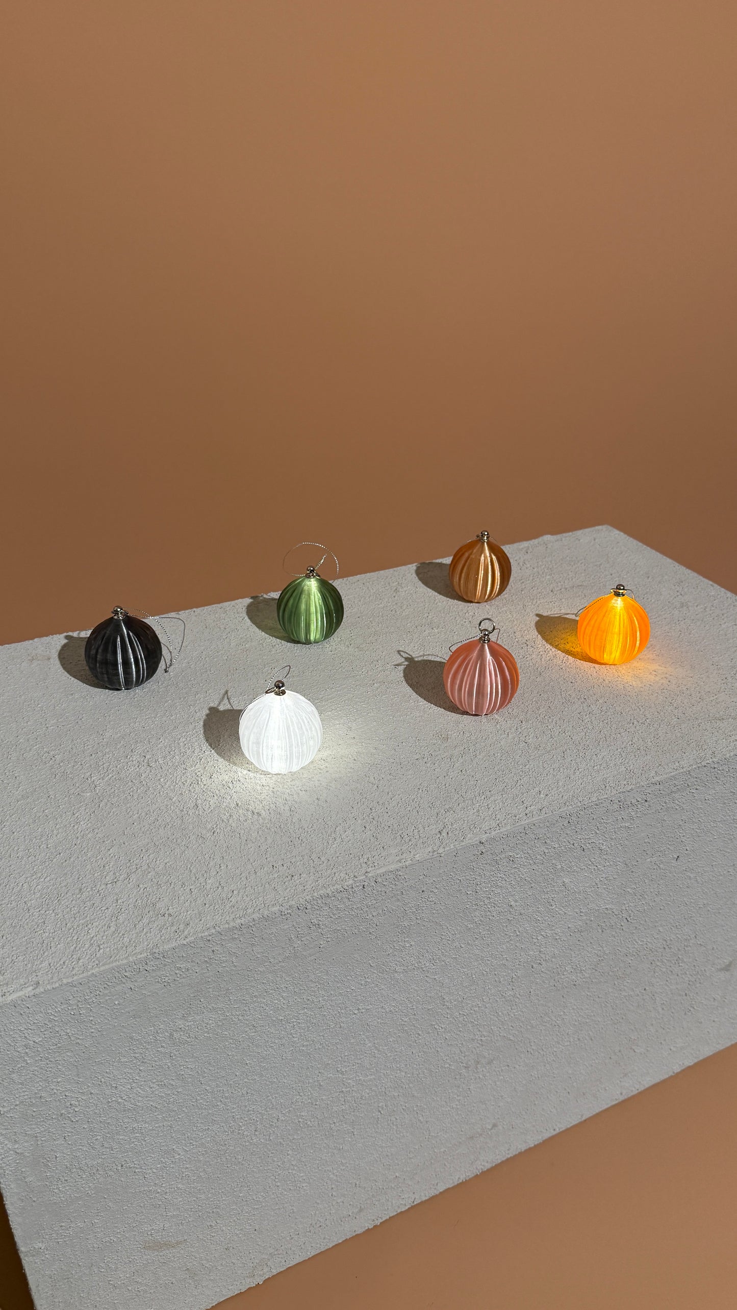 Weihnachtskugel mit LED-Licht – Gerade Linie (2er-Set)