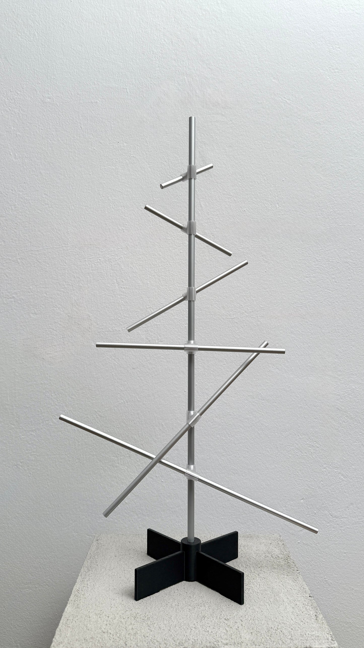 DESY Tree – DIY Edition (No Ornaments Included)