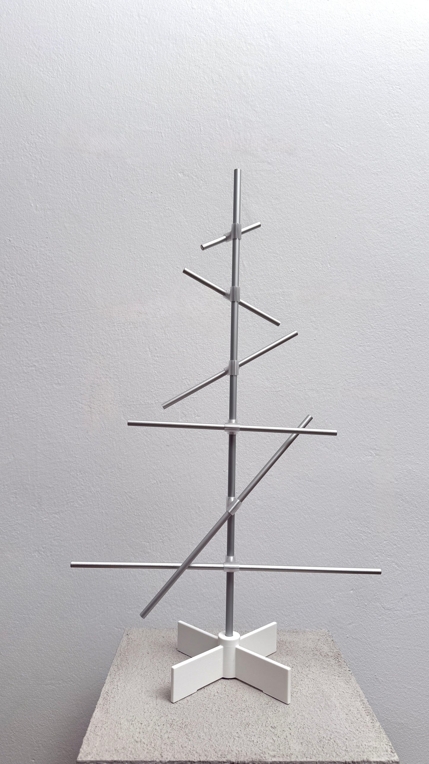 DESY Tree – DIY Edition (No Ornaments Included)