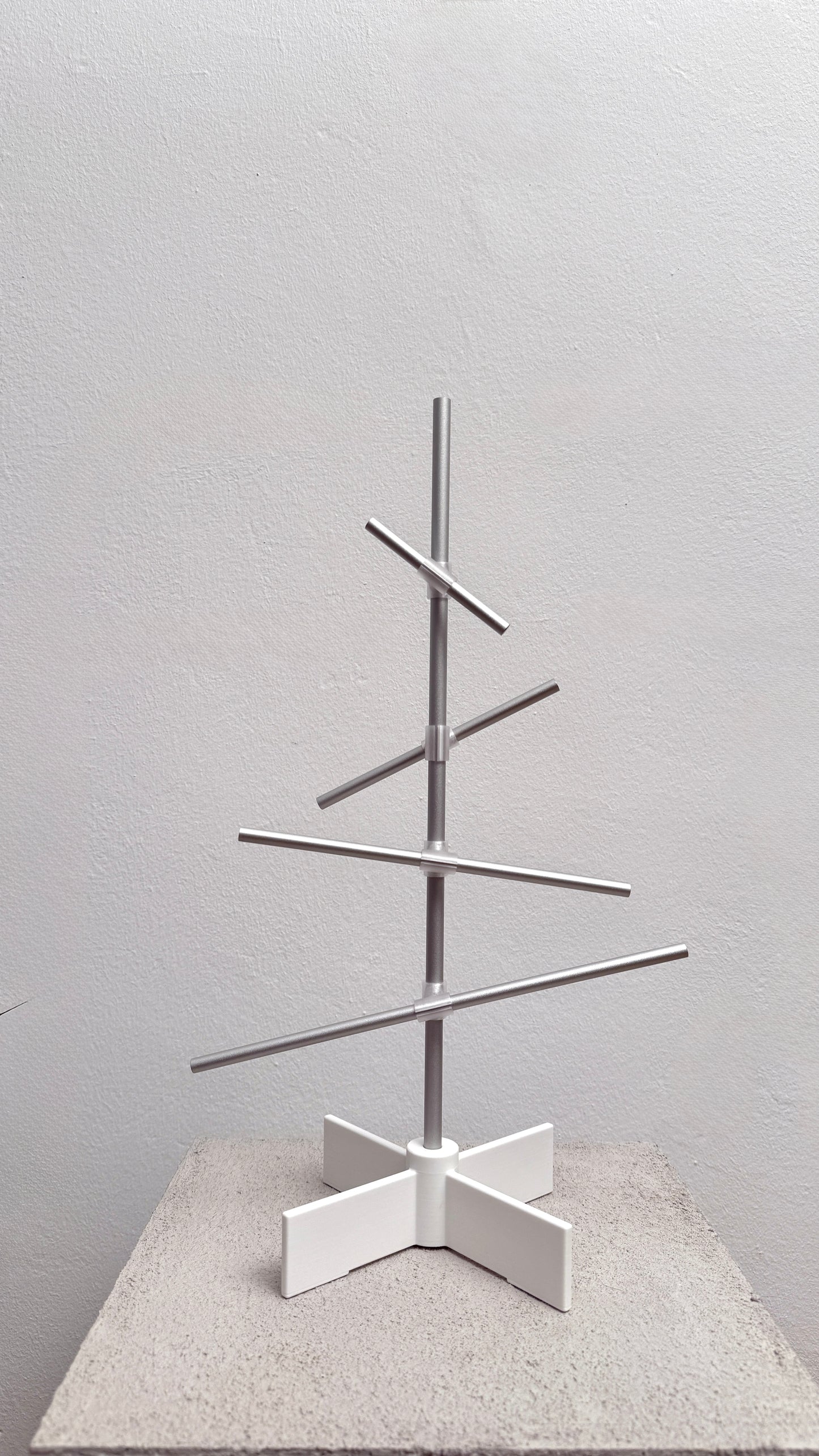 DESY Tree – DIY Edition (No Ornaments Included)