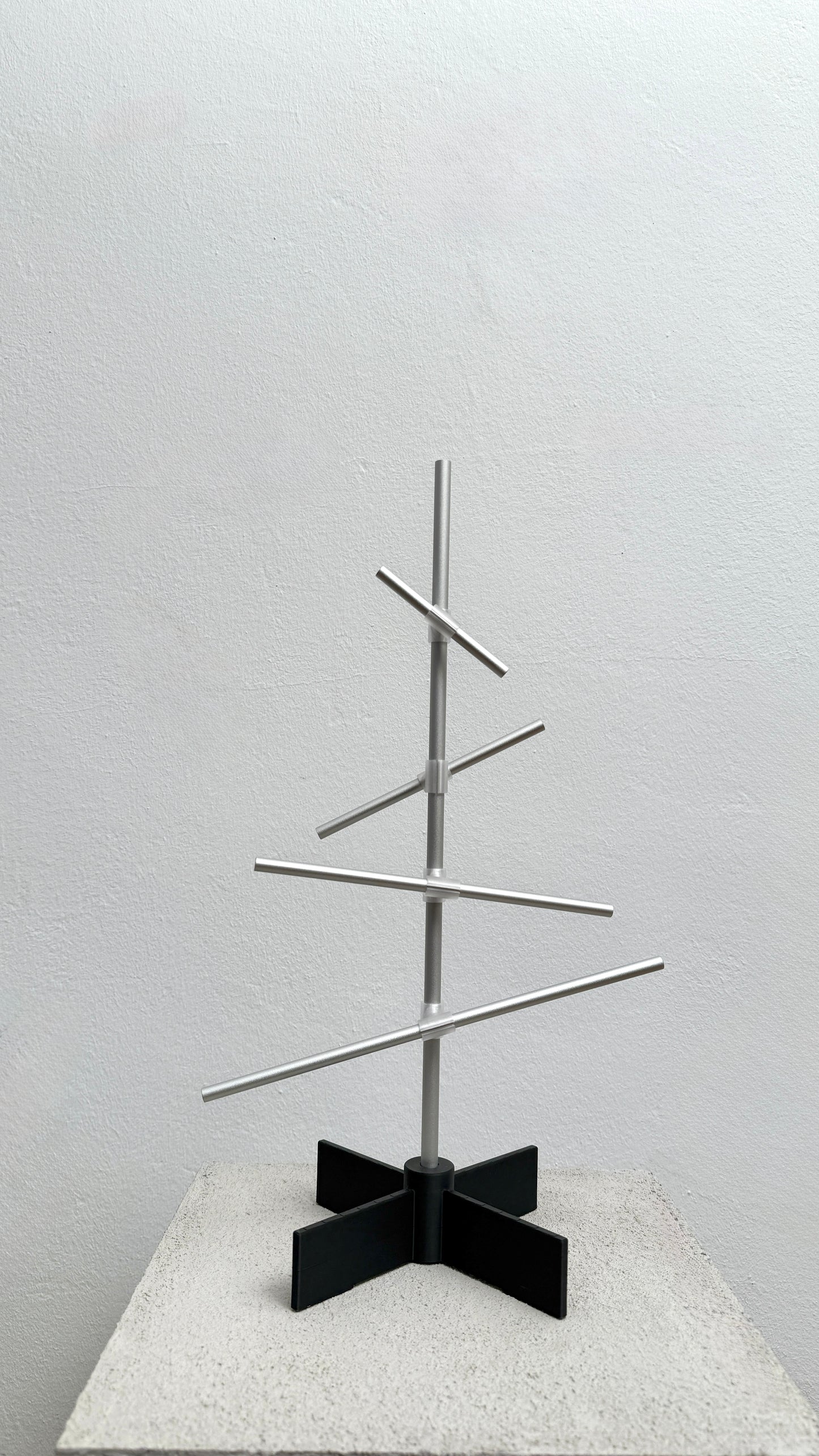 DESY Tree – DIY Edition (No Ornaments Included)