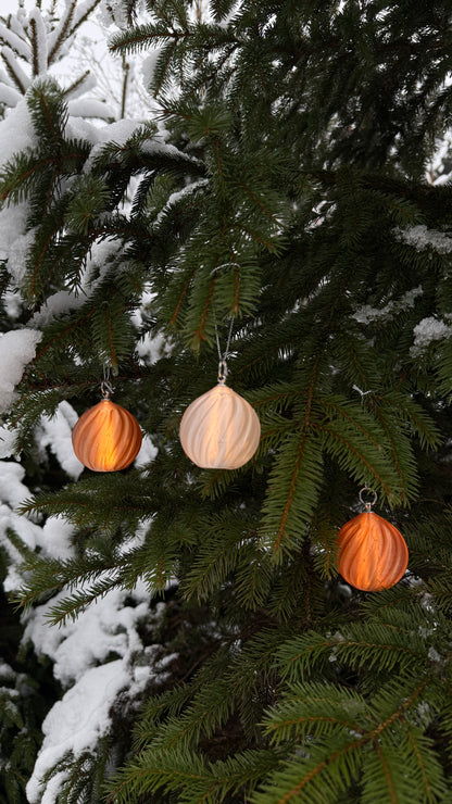 Weihnachtskugel mit LED-Licht – Spiralenmuster (2er-Set)