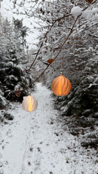 Weihnachtskugel mit LED-Licht – Spiralenmuster (2er-Set)