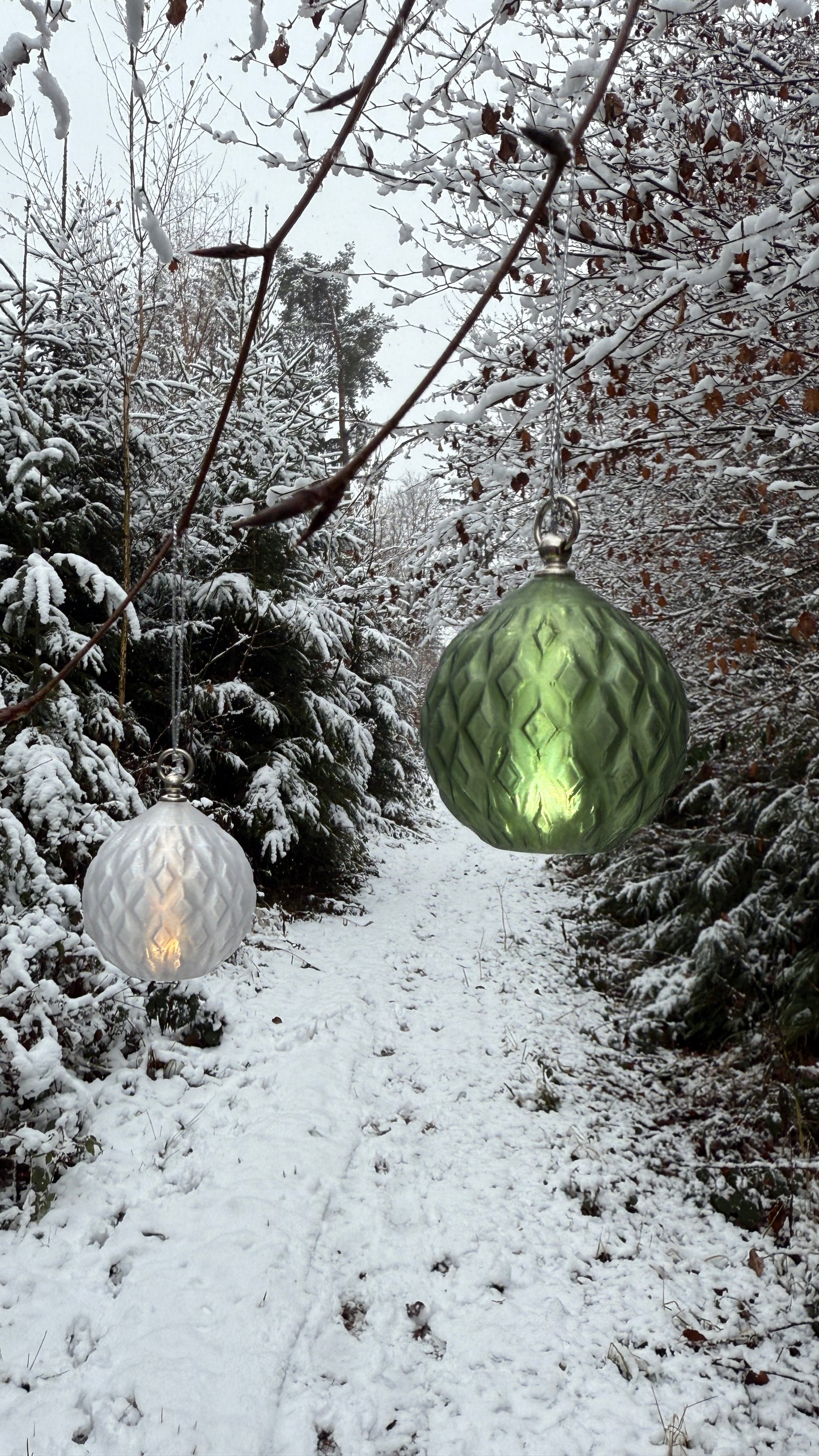 Weihnachtskugel mit LED-Licht – Muster (2er-Set)