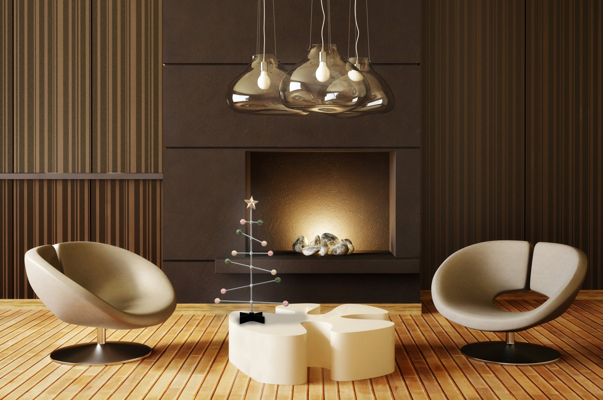 Modernes Wohnzimmer mit zwei Sesseln, einem Couchtisch und einem Kamin. Ein moderner dekorativer Baumständer auf dem Couchtisch.