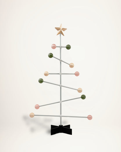 Moderner modularer Osterbaum aus Metall mit pastellfarbenen Frühlingskugeln als Schmuck
